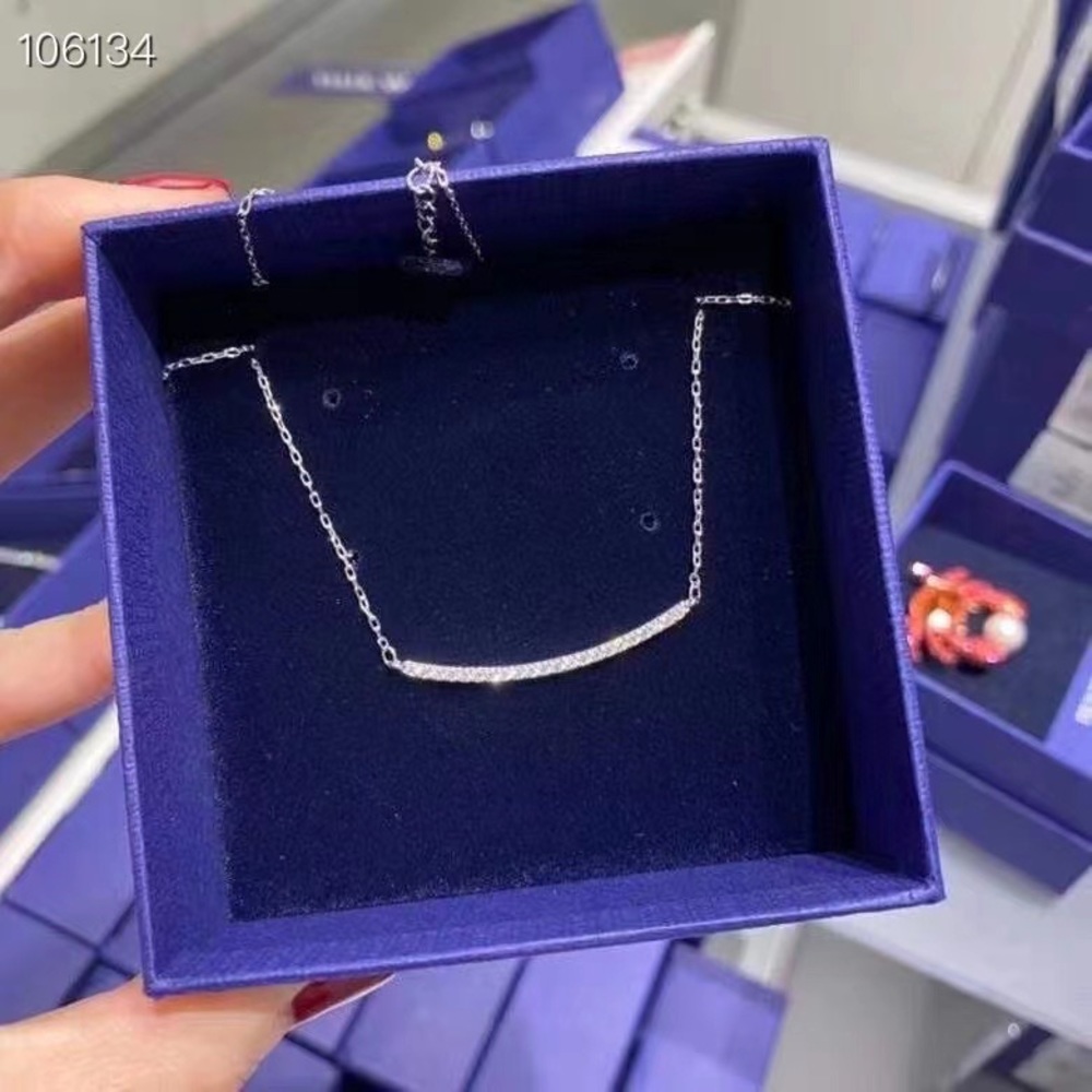 Swarovski necklace Line RHS - Picture 4 of 5